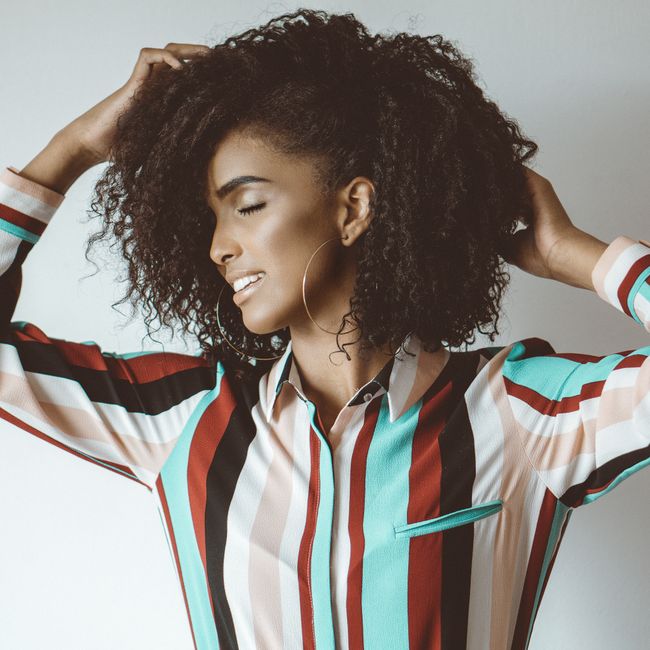Soin capillaire profond sur cheveux naturels texturés