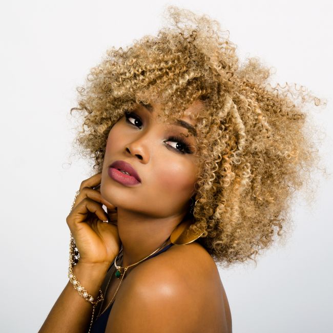 Pose de tissage sur cheveux afro
